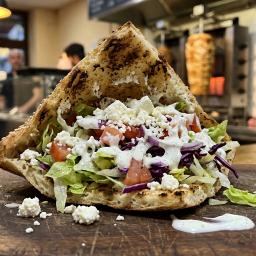 Vegetarischer Döner mit Weichkäse — Foto