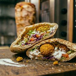 Vegetarischer Döner mit Falafel — Foto