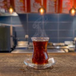 Türkischer Schwarztee, klein — Foto
